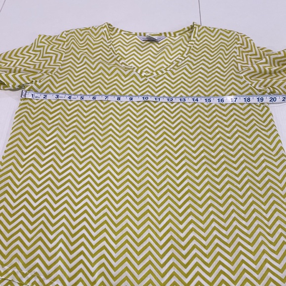 Nomadic Traders green and white chevron tunic with 3/4 sleeve, asymmetrical hem - Picture 7 of 12
